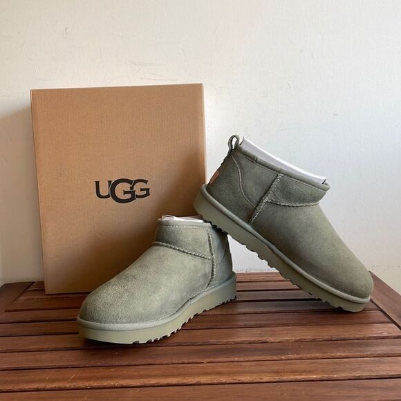UGG Classic Ultra Mini Shaded Clover Women Size 6 - Picture 1 of 14